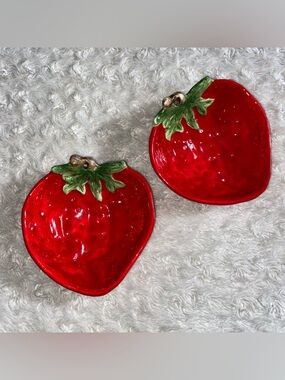 Set 2 Whimsical Strawberry Shaped Ceramic Berry Serving Bowls Trinkets Wall Deco